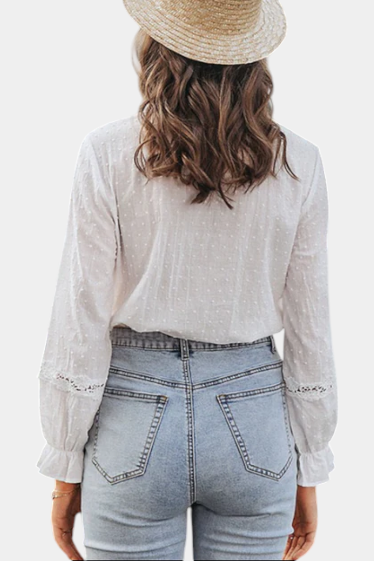 Susurro - Blusa con Bordados y Volantes Delicados